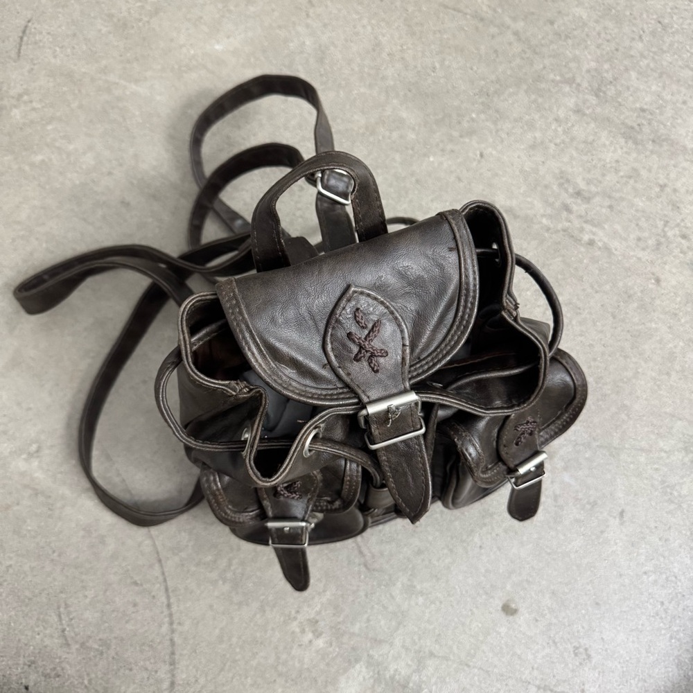 Vintage Leather Backpack - Picture 6 of 9